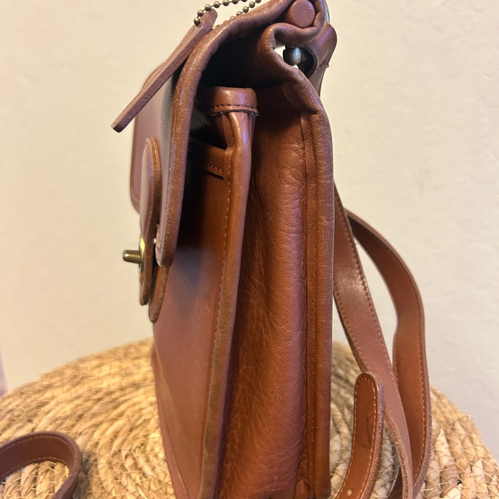 SOLD! ๐ค Vintage Coach Leather Crossbody Bag with Turn Lock - Picture 2 of 11